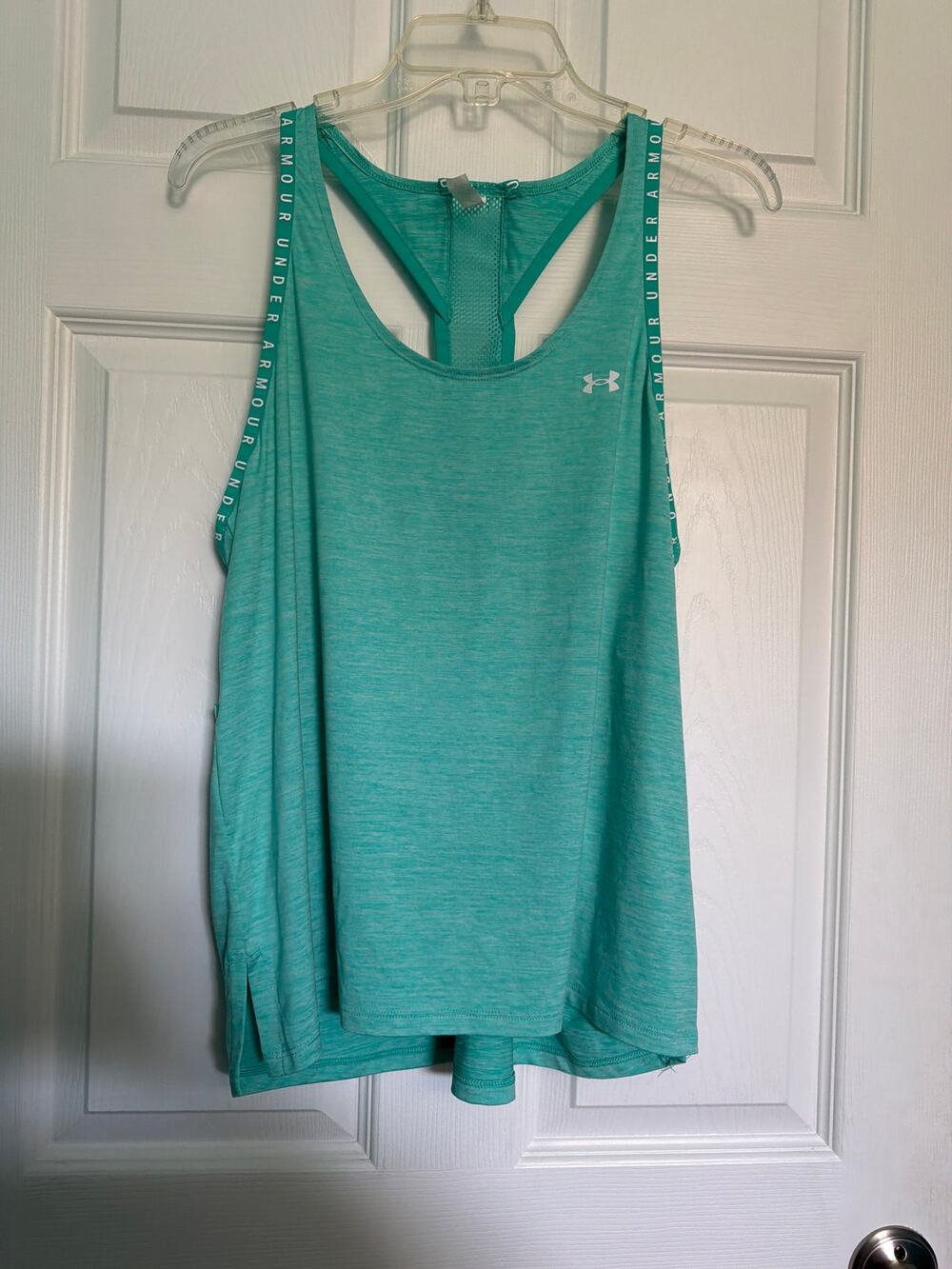 Woman’s Large Under Armour tank
